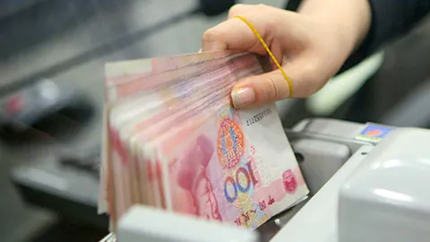 杰伦克拉克亲历：克罗心购物超预算，冲动消费后的难题与反思